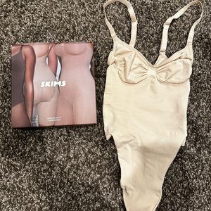 Brand New- Skims Seamless Sculpt Thong Bodysuit - Sand - Small